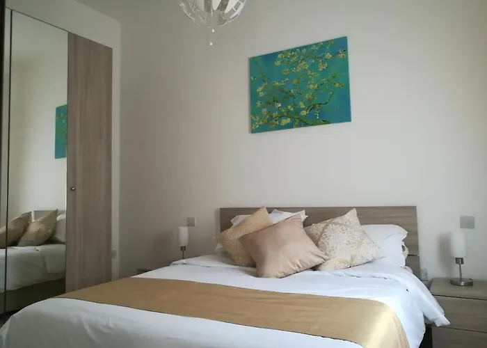 The Premier Suite - Fully Airconditioned - Ample Parking