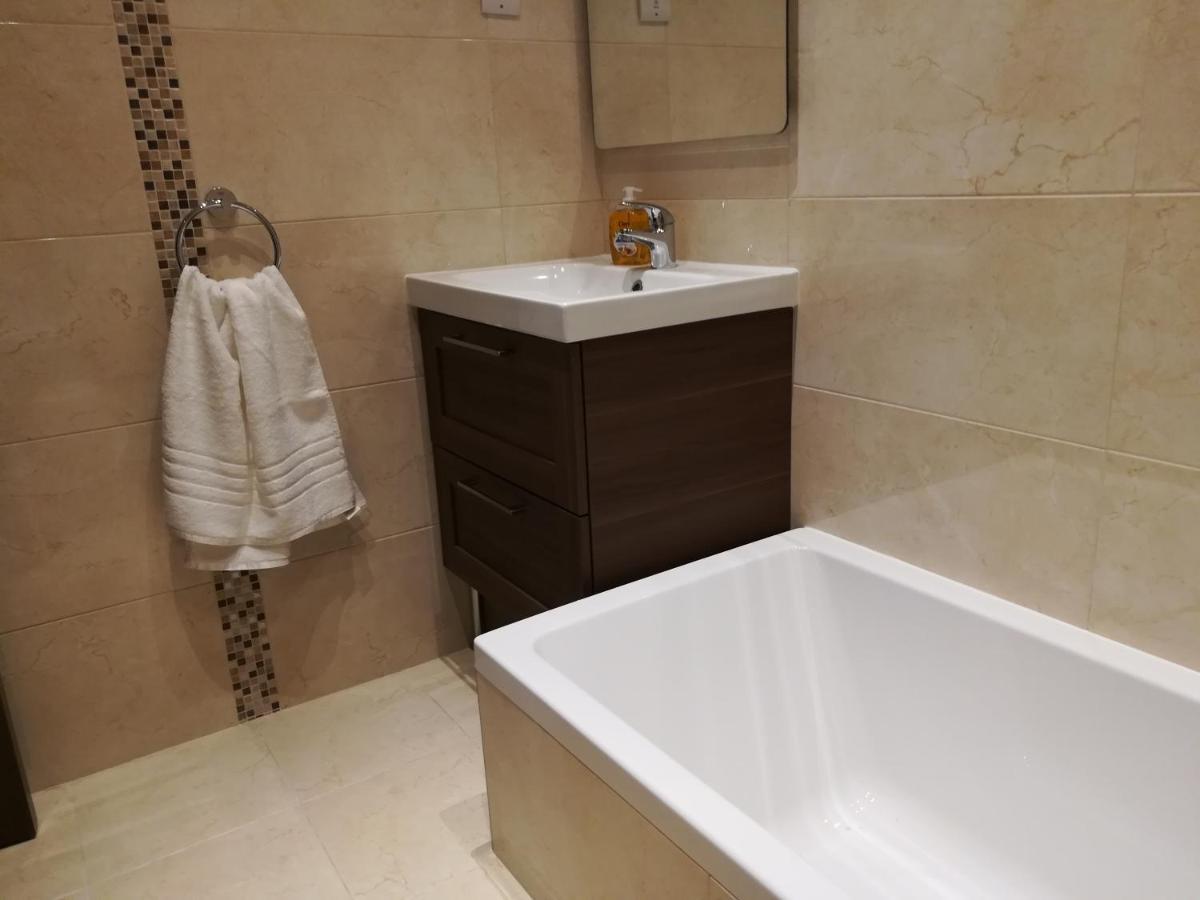 The Premier - Fully Airconditioned - Ample Parking * Naxxar